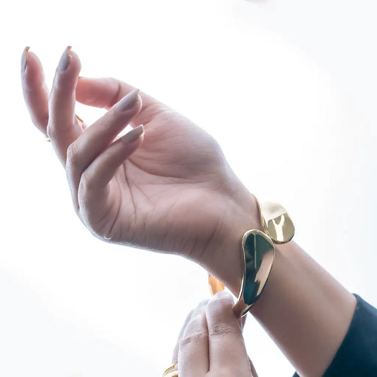 Liquid Curve Minimal Cuff 18K Gold Plated Anti Tarnish