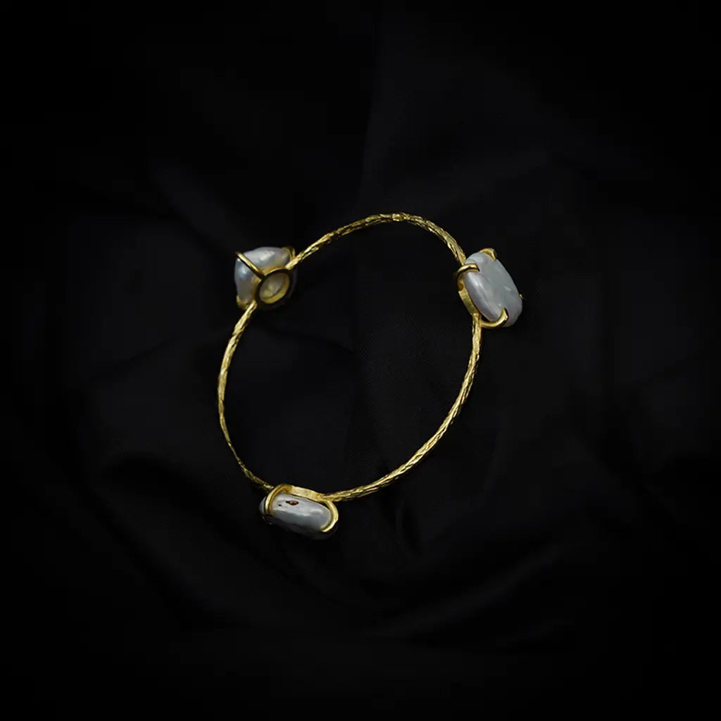 Triple Pearl Minimal Bracelet 18K Gold Plated Anti Tarnish