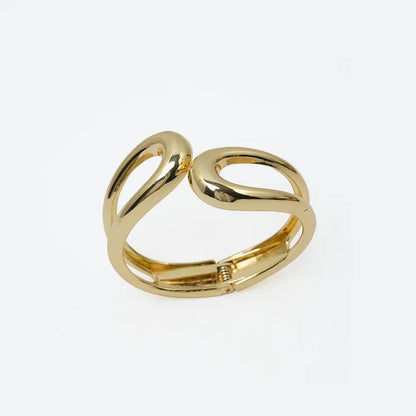 Fluid Loop Sculpt Bracelet 18K Gold Plated Anti Tarnish