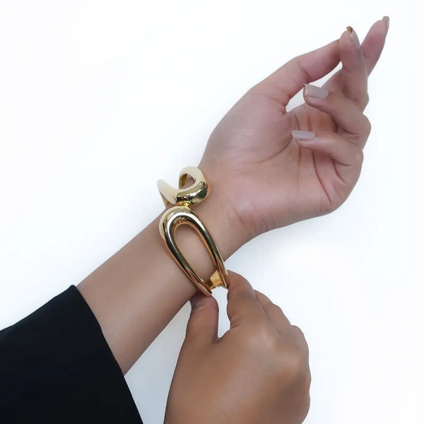 Fluid Loop Sculpt Bracelet 18K Gold Plated Anti Tarnish