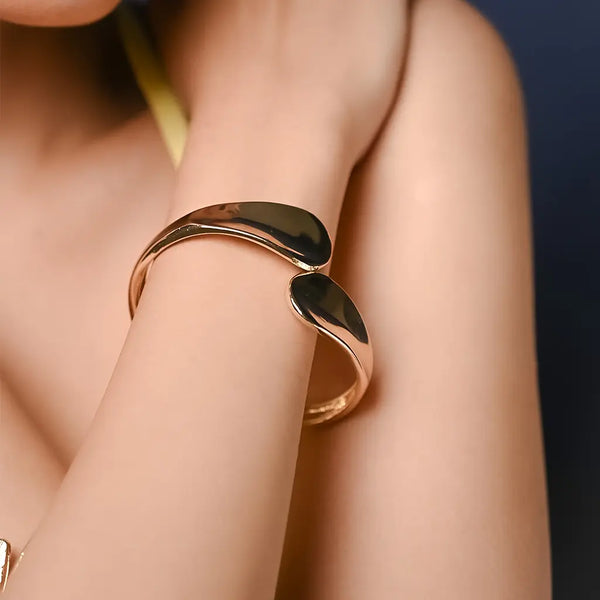 Liquid Curve Minimal Cuff 18K Gold Plated Anti Tarnish