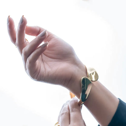 Liquid Curve Minimal Cuff 18K Gold Plated Anti Tarnish